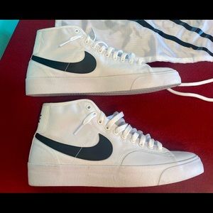 Nike SB Blazer Court Mid size 9 mens